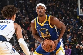 爱游戏官网-巴特勒重返赛场，比赛局势复杂首场状态出色，独行侠观众沸腾！引发球迷热议的简单介绍