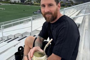 爱游戏入口-关于梅西迎来五赛季出色发挥，巴塞罗那观众热烈欢呼！上演精彩一战的信息